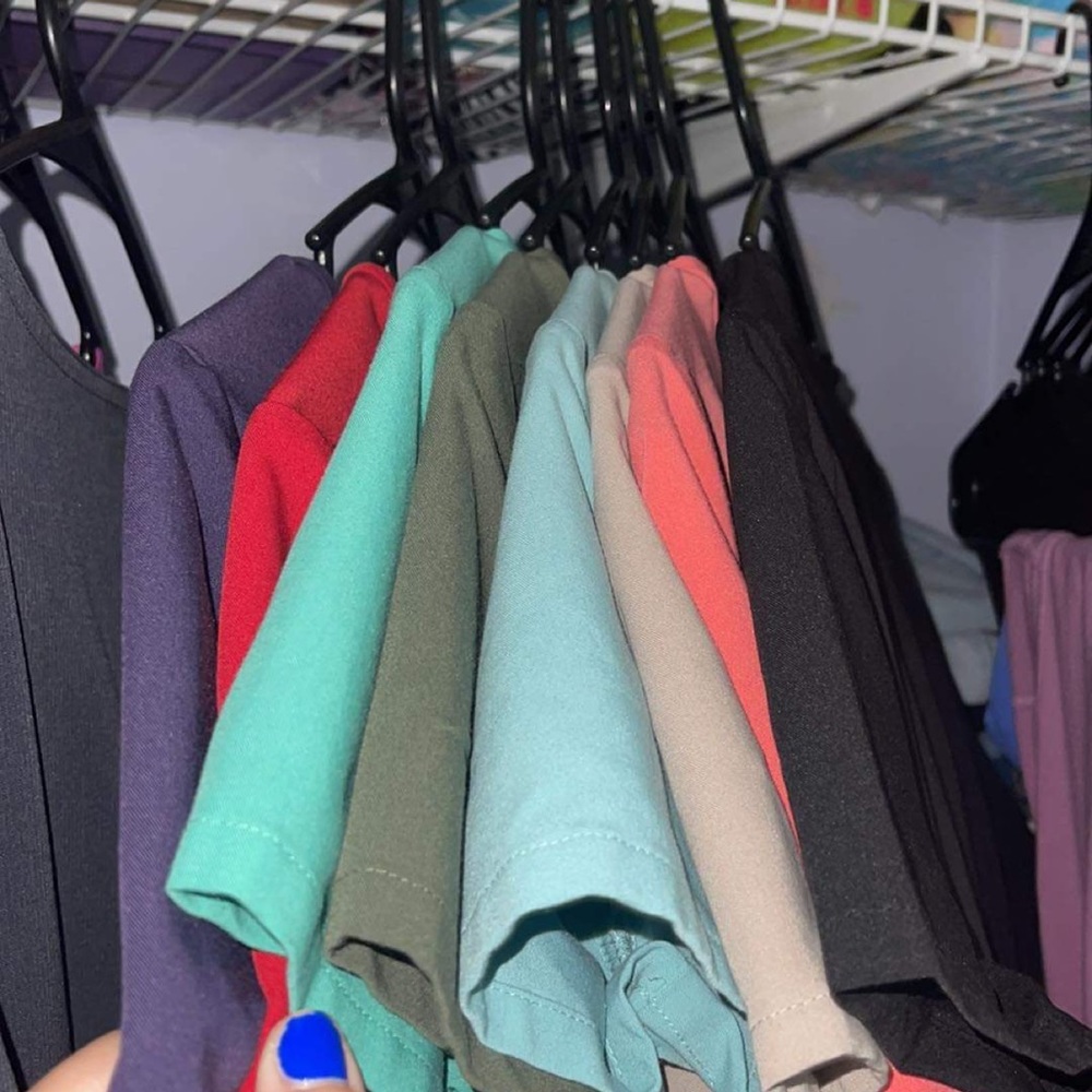 CORAL AND PURPLE FIGS Xs tops and Xs jogger petite bottoms !